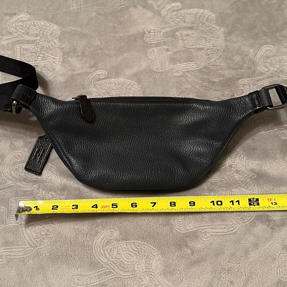 COACH & Peanuts Collaboration Leather Medium cross body or waist pack, like new. - Picture 3 of 8